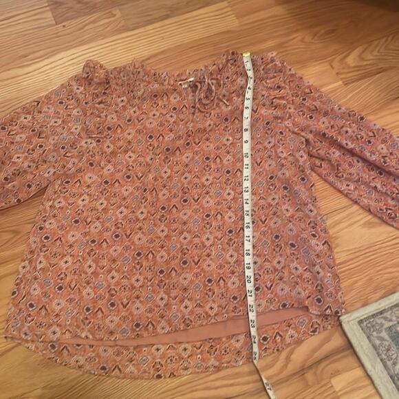 Skies Are Blue smocked split neck line fluttery blouse size medium - Picture 6 of 8